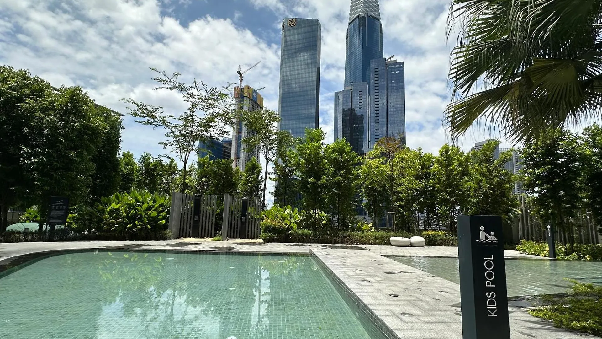 Skyhigh Agilebb 2B1R - 1 Min To Trx&Pavilion, Golf View, Up To 6 Pax Kuala Lumpur Apartment